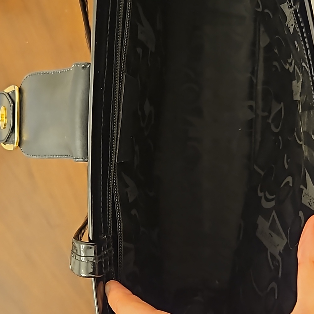 Salvatore Ferragamo Black Patent Leather Vala Large Tote w/ Gold, EUC Ha… - Picture 8 of 16